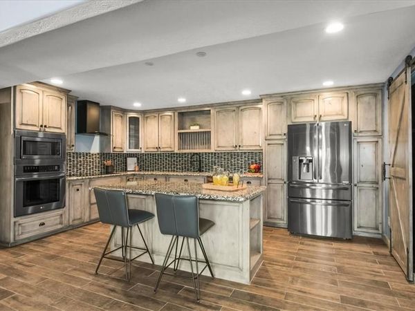 5318 S STILLHOUSE Road, Oak Grove, MO 64075