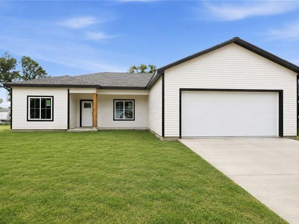 920 5th Street Terrace, Osawatomie, KS 66064