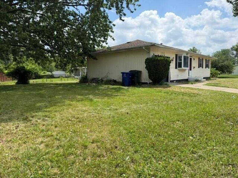 1852 Bar Harbor Road , Columbus, OH 43219 Photo 3
