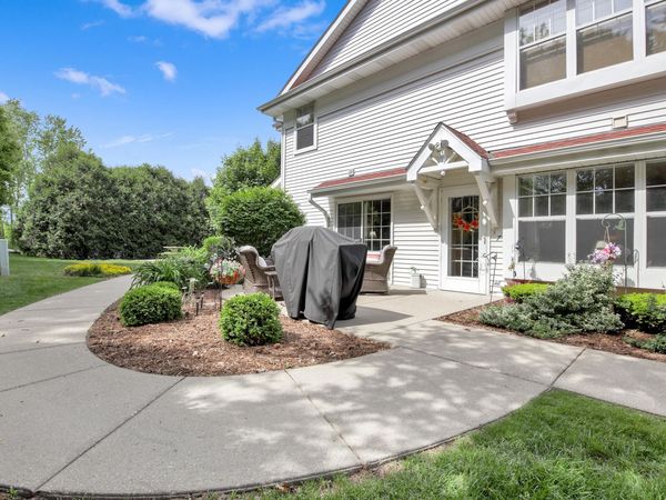 6060 S Crosswinds Dr, Unit 7, Cudahy, WI 53110