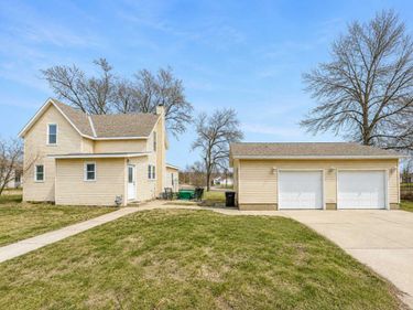 672 S Anna Avenue, Lake Crystal, MN 56055