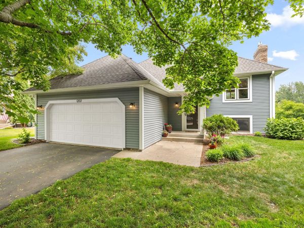 1207 Silverwood Road , Woodbury, MN 55125