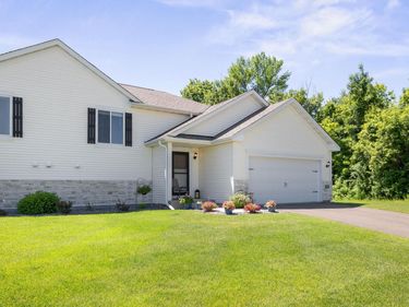 1042 White Tail Lane, Montrose, MN 55363