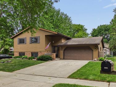 3301 Knob Lane NW, Rochester, MN 55901