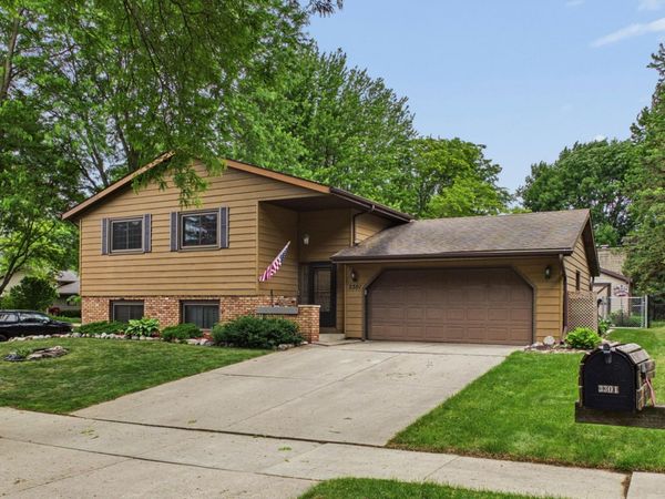 3301 Knob Lane NW, Rochester, MN 55901