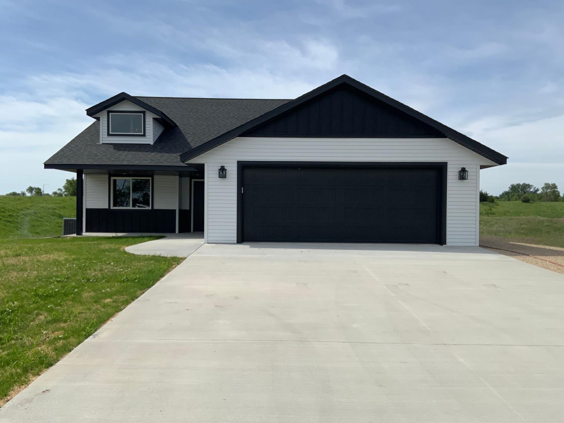 7 Cottonwood Lake Boulevard, Windom, MN 56101