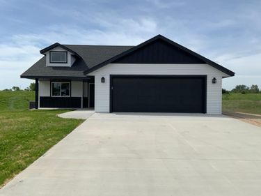 7 Cottonwood Lake Boulevard, Windom, MN 56101
