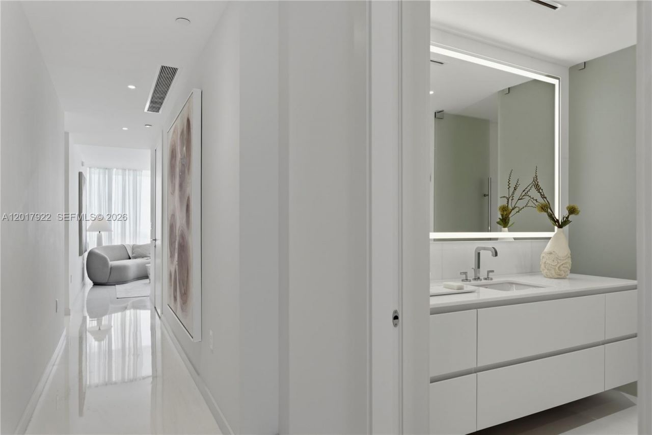 300 Biscayne Boulevard Way , Unit 5002E, Miami, FL 33131 Photo