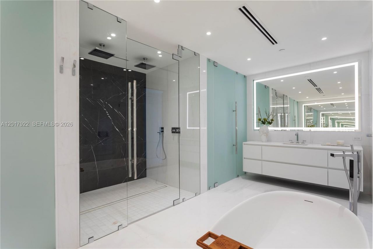 300 Biscayne Boulevard Way , Unit 5002E, Miami, FL 33131 Photo