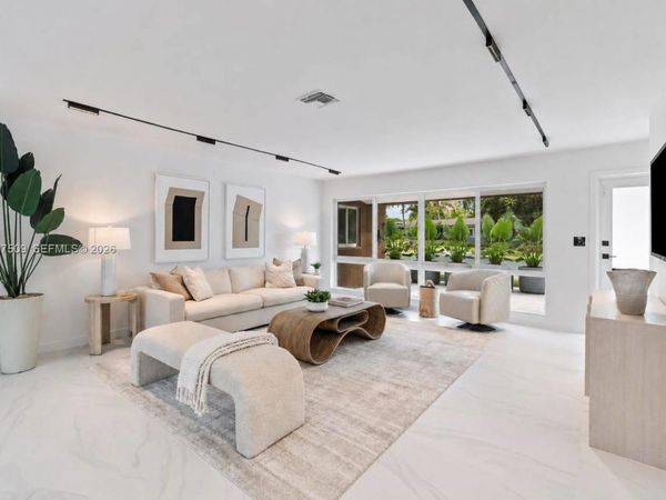 2110 NE 54th St, Fort Lauderdale, FL 33308
