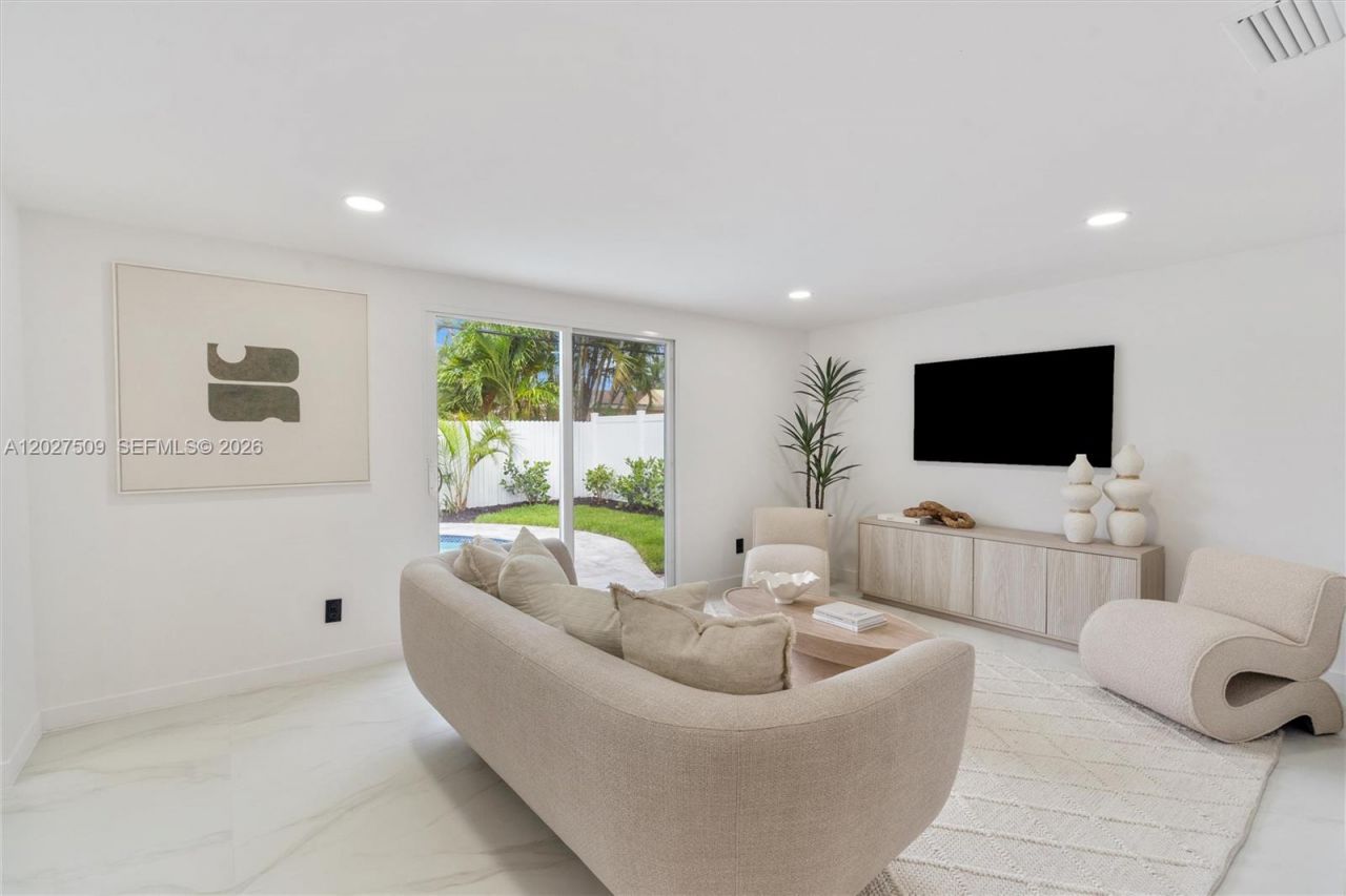 2110 NE 54th St, Fort Lauderdale, FL 33308 Photo