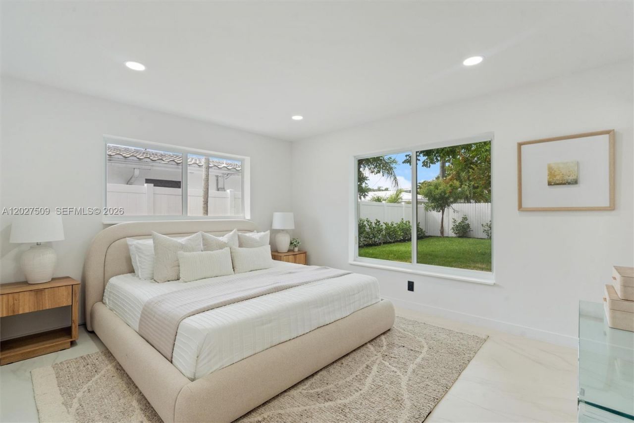 2110 NE 54th St, Fort Lauderdale, FL 33308 Photo
