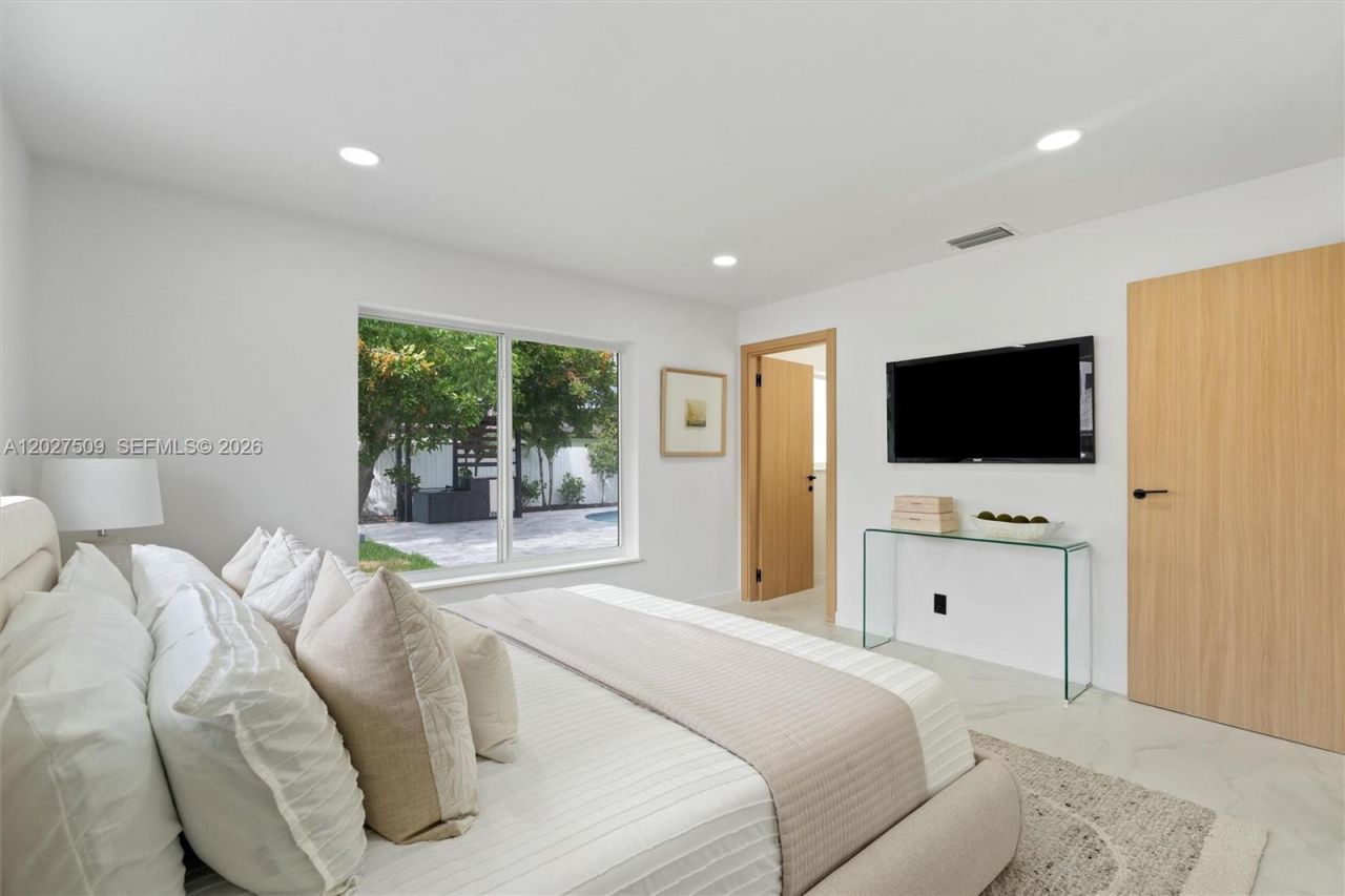 2110 NE 54th St, Fort Lauderdale, FL 33308 Photo