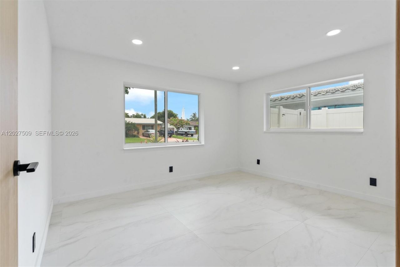 2110 NE 54th St, Fort Lauderdale, FL 33308 Photo