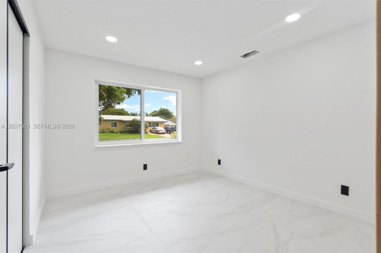 2110 NE 54th St, Fort Lauderdale, FL 33308 Photo
