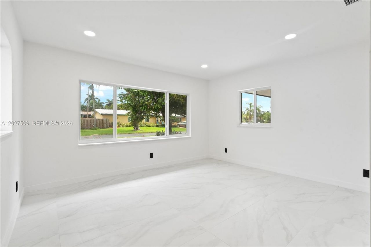 2110 NE 54th St, Fort Lauderdale, FL 33308 Photo