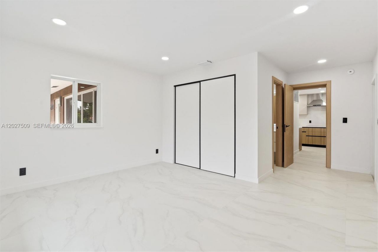 2110 NE 54th St, Fort Lauderdale, FL 33308 Photo