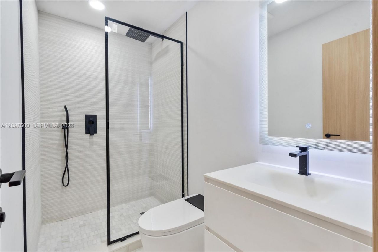 2110 NE 54th St, Fort Lauderdale, FL 33308 Photo