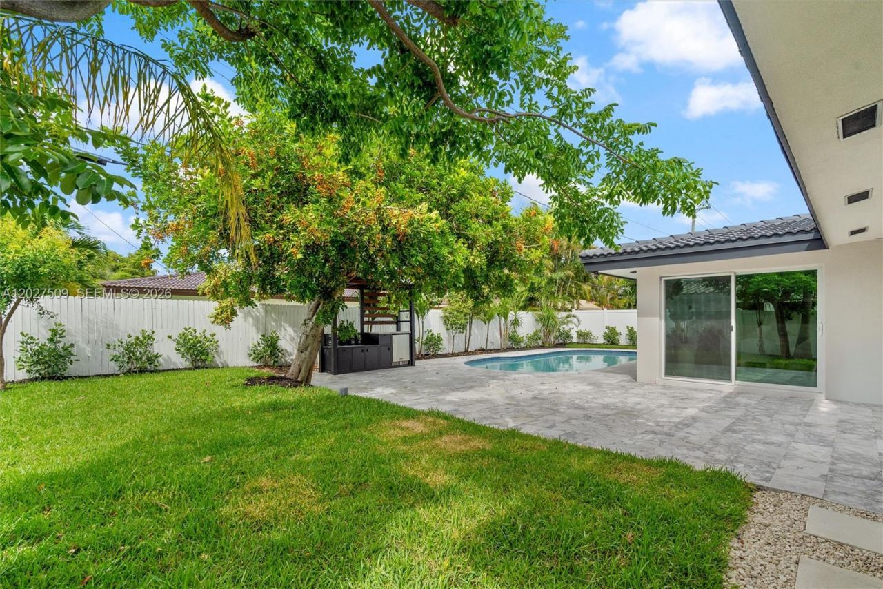 2110 NE 54th St, Fort Lauderdale, FL 33308 Photo