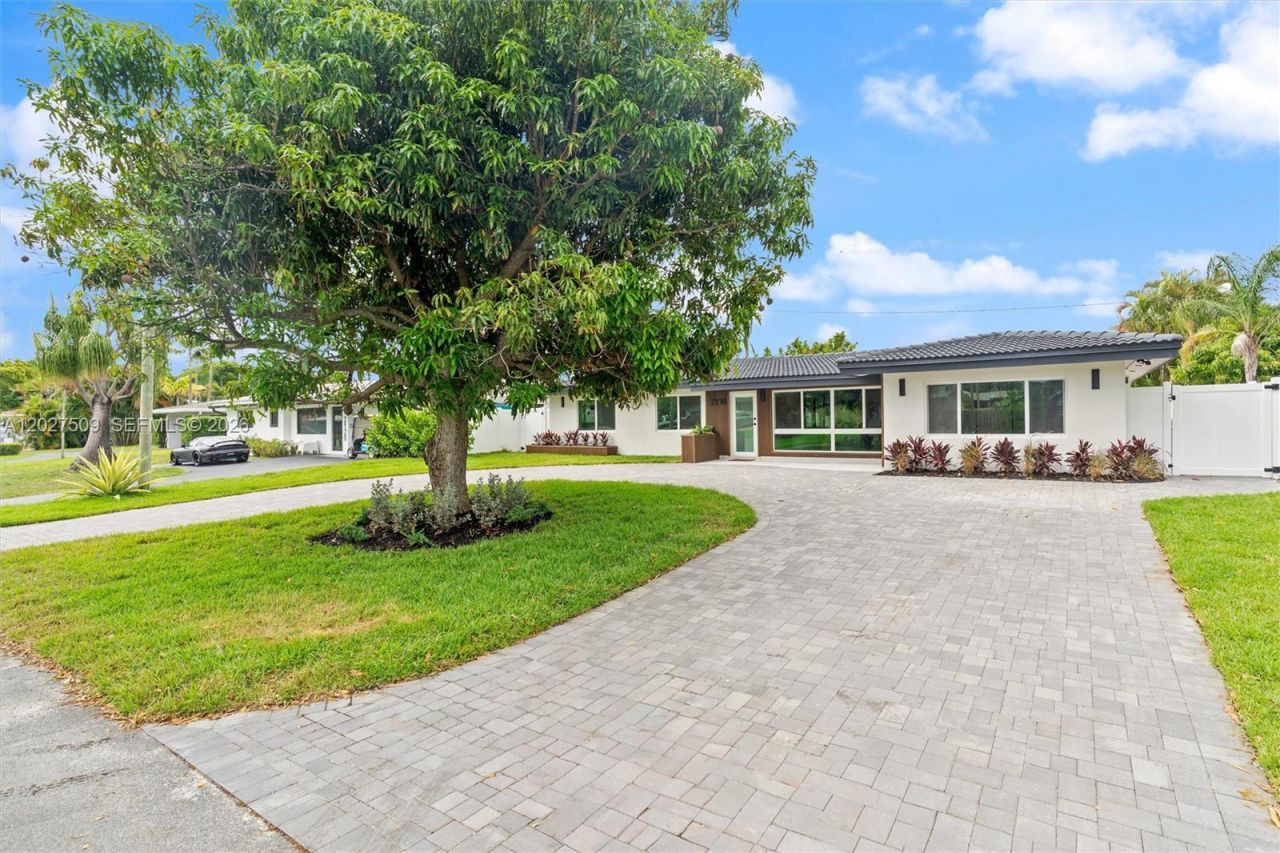 2110 NE 54th St, Fort Lauderdale, FL 33308 Photo
