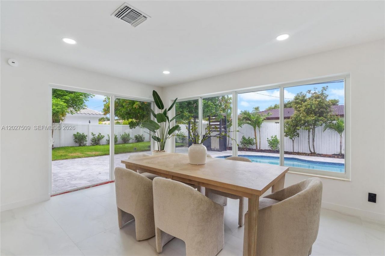 2110 NE 54th St, Fort Lauderdale, FL 33308 Photo