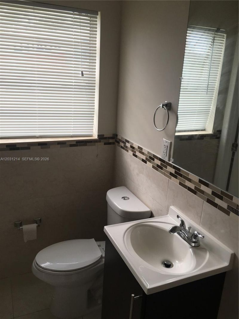 1594 NE 155th Ter , North Miami Beach, FL 33162 Photo