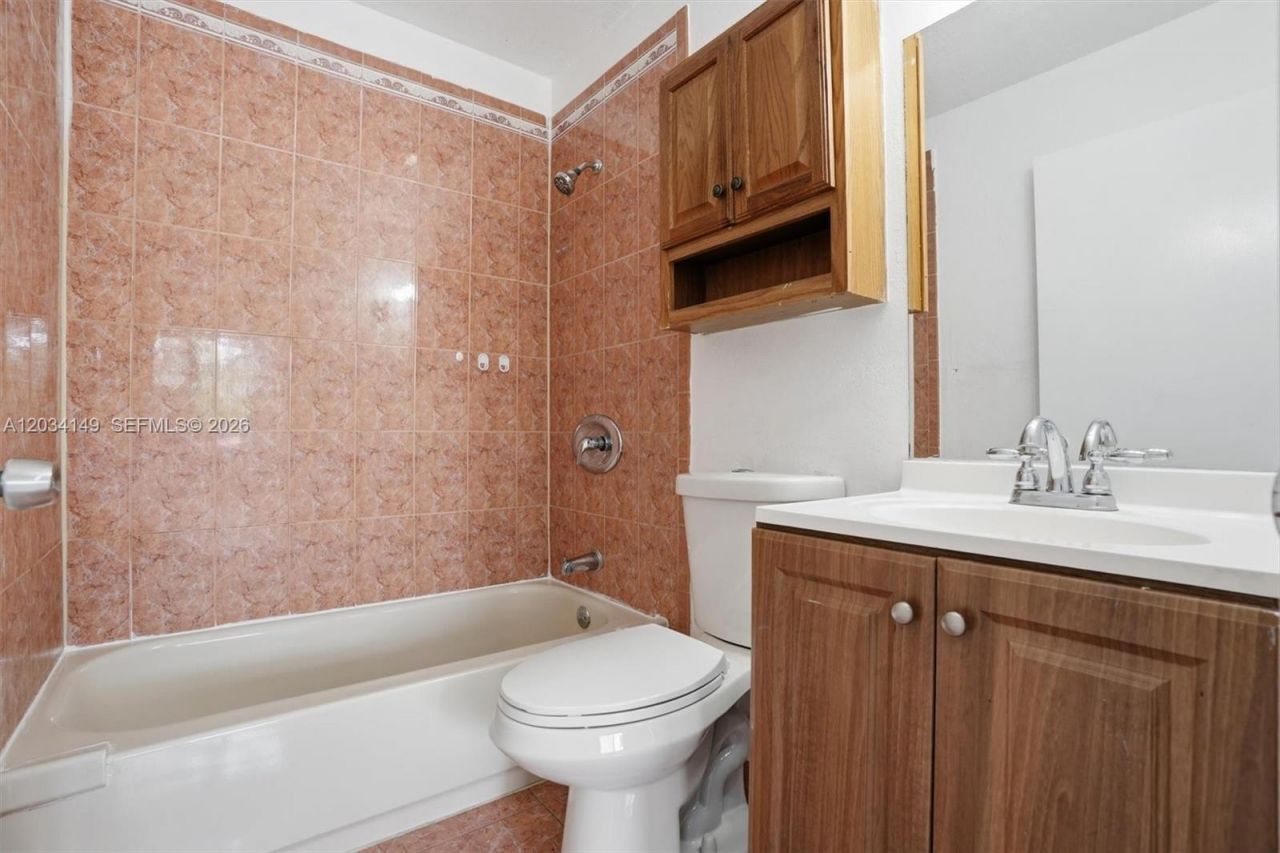 1389 NW 31st Ave , Unit 1389-B, Miami, FL 33125 Photo