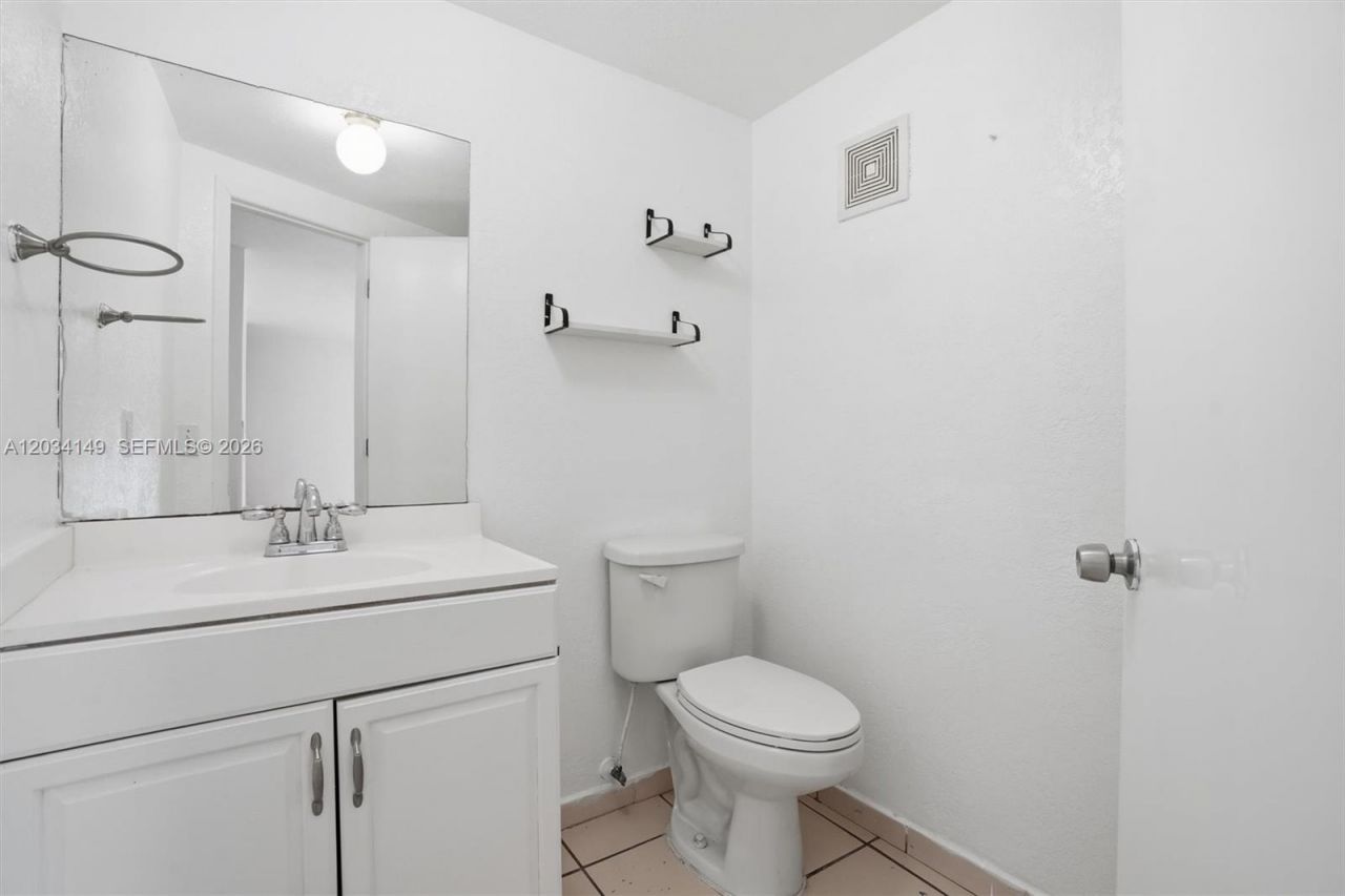 1389 NW 31st Ave , Unit 1389-B, Miami, FL 33125 Photo