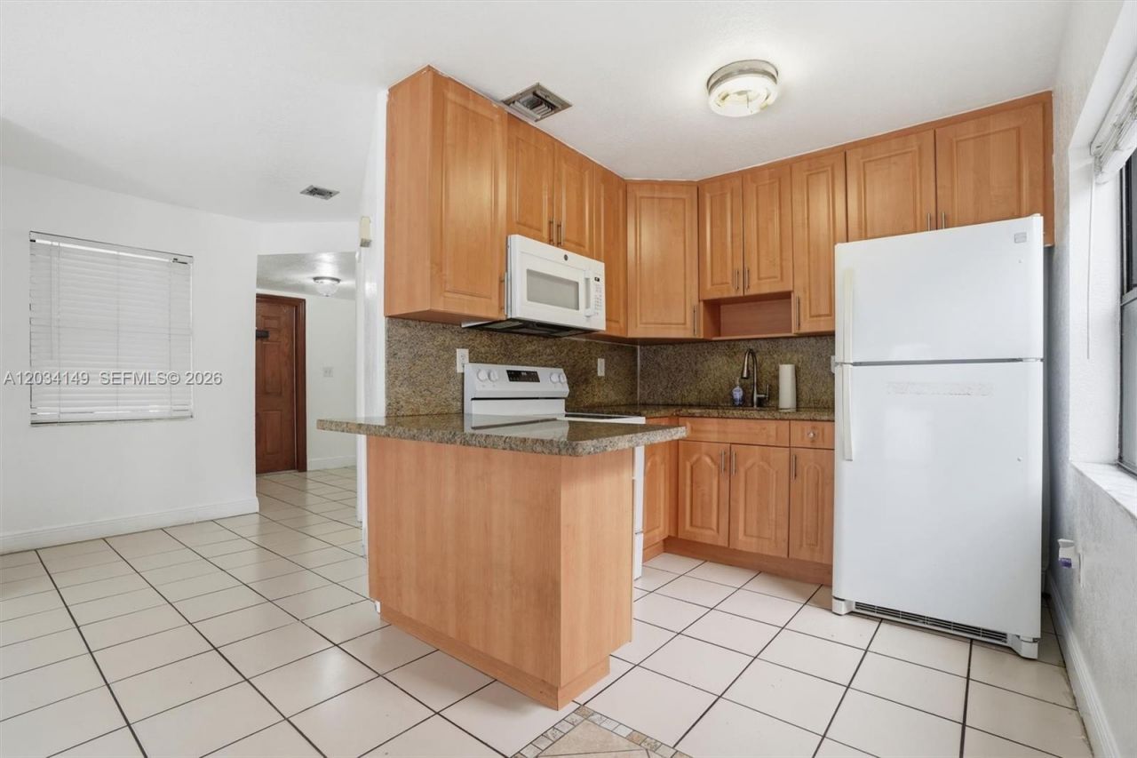 1389 NW 31st Ave , Unit 1389-B, Miami, FL 33125 Photo