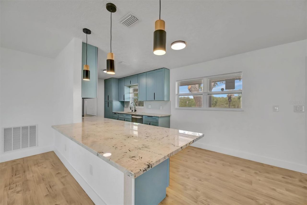 7454 Locust Street Ne, Saint Petersburg, FL 33702 Photo