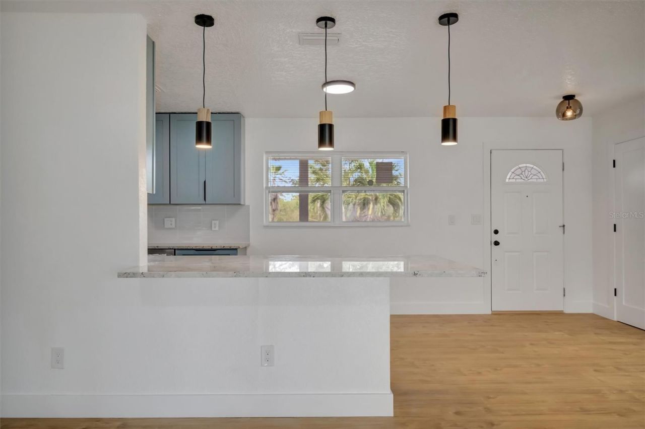 7454 Locust Street Ne, Saint Petersburg, FL 33702 Photo