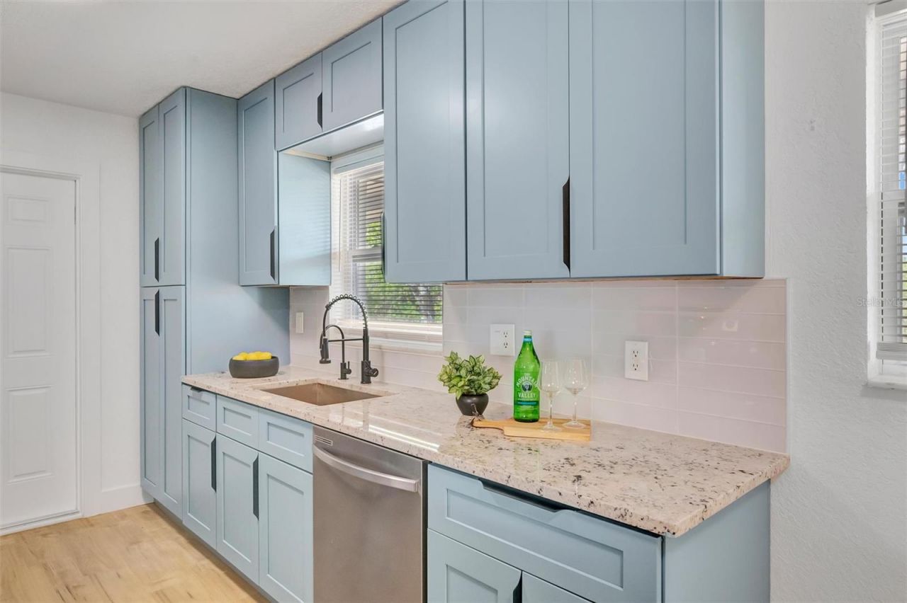 7454 Locust Street Ne, Saint Petersburg, FL 33702 Photo