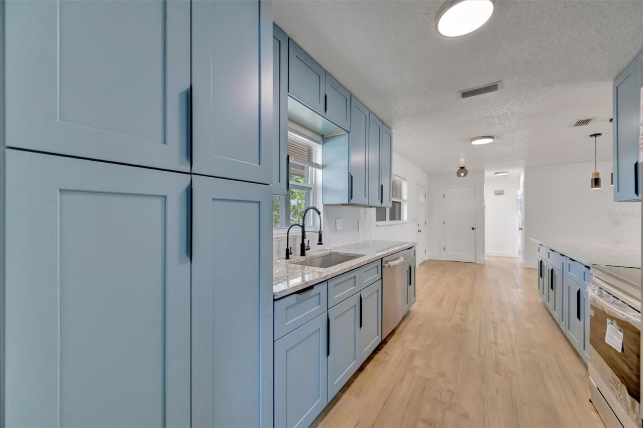 7454 Locust Street Ne, Saint Petersburg, FL 33702 Photo