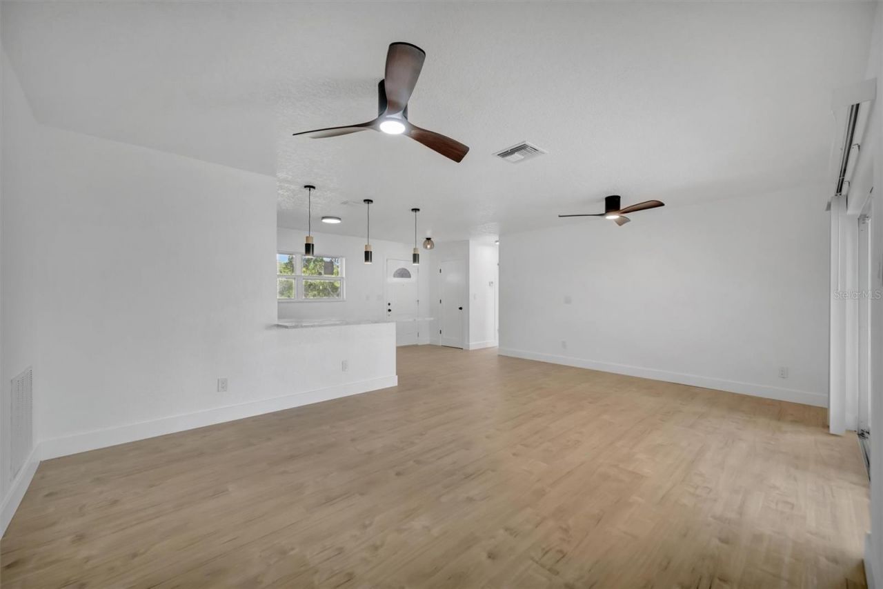 7454 Locust Street Ne, Saint Petersburg, FL 33702 Photo