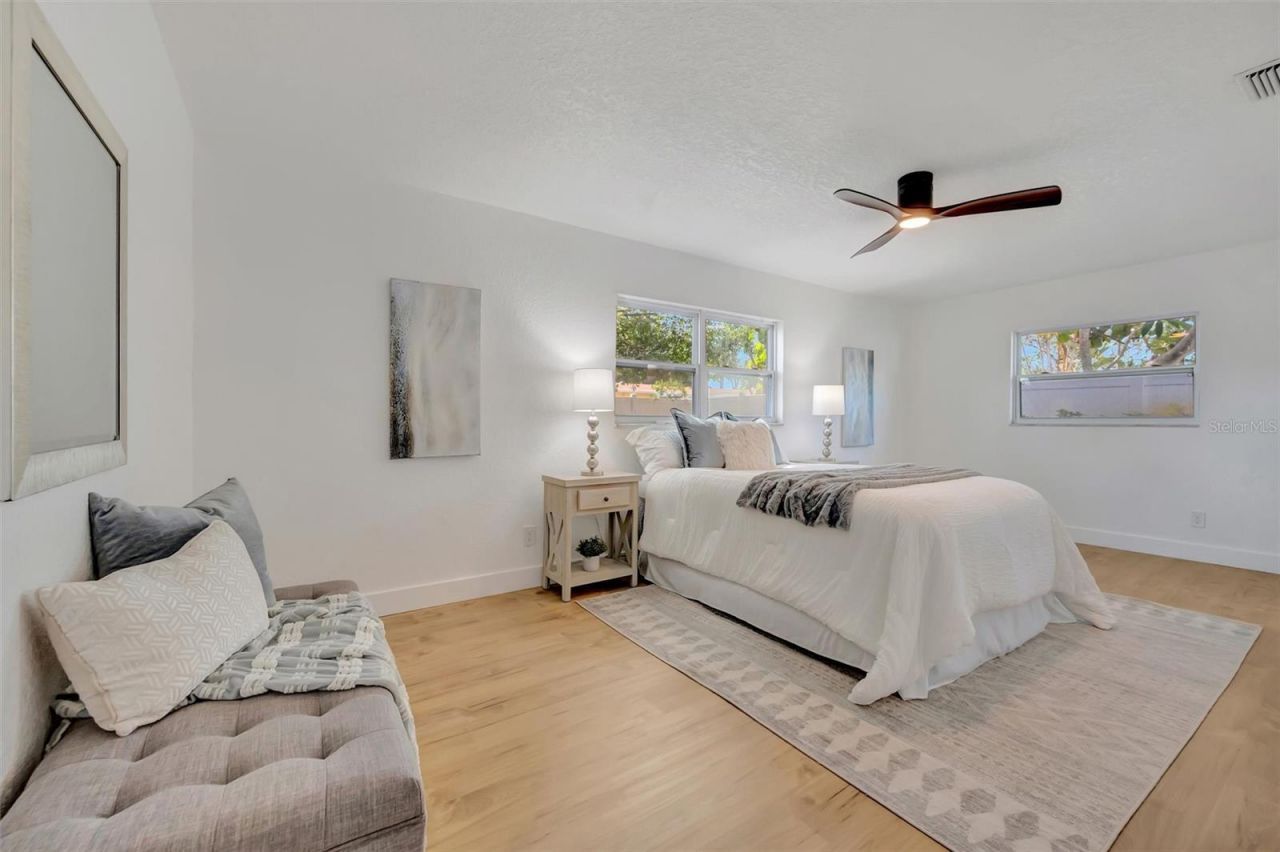 7454 Locust Street Ne, Saint Petersburg, FL 33702 Photo