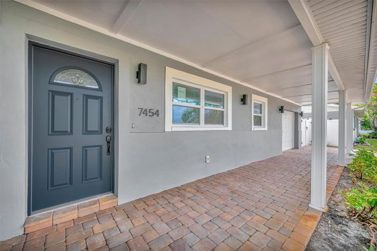 7454 Locust Street Ne, Saint Petersburg, FL 33702 Photo