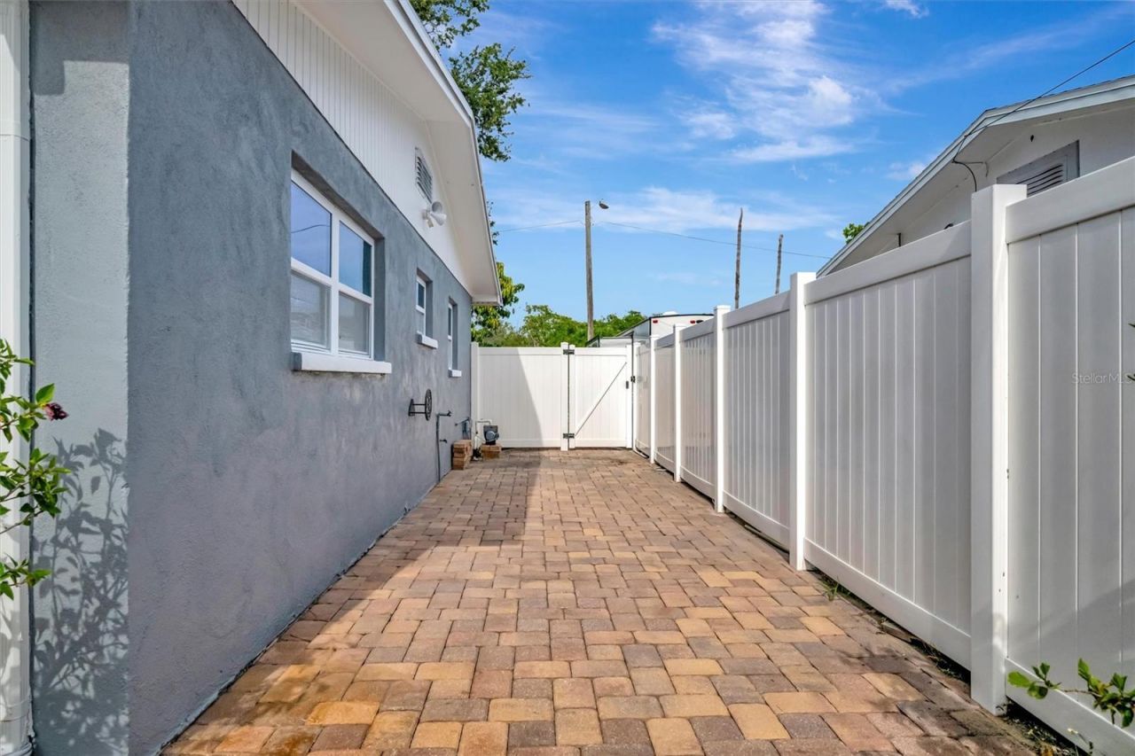 7454 Locust Street Ne, Saint Petersburg, FL 33702 Photo