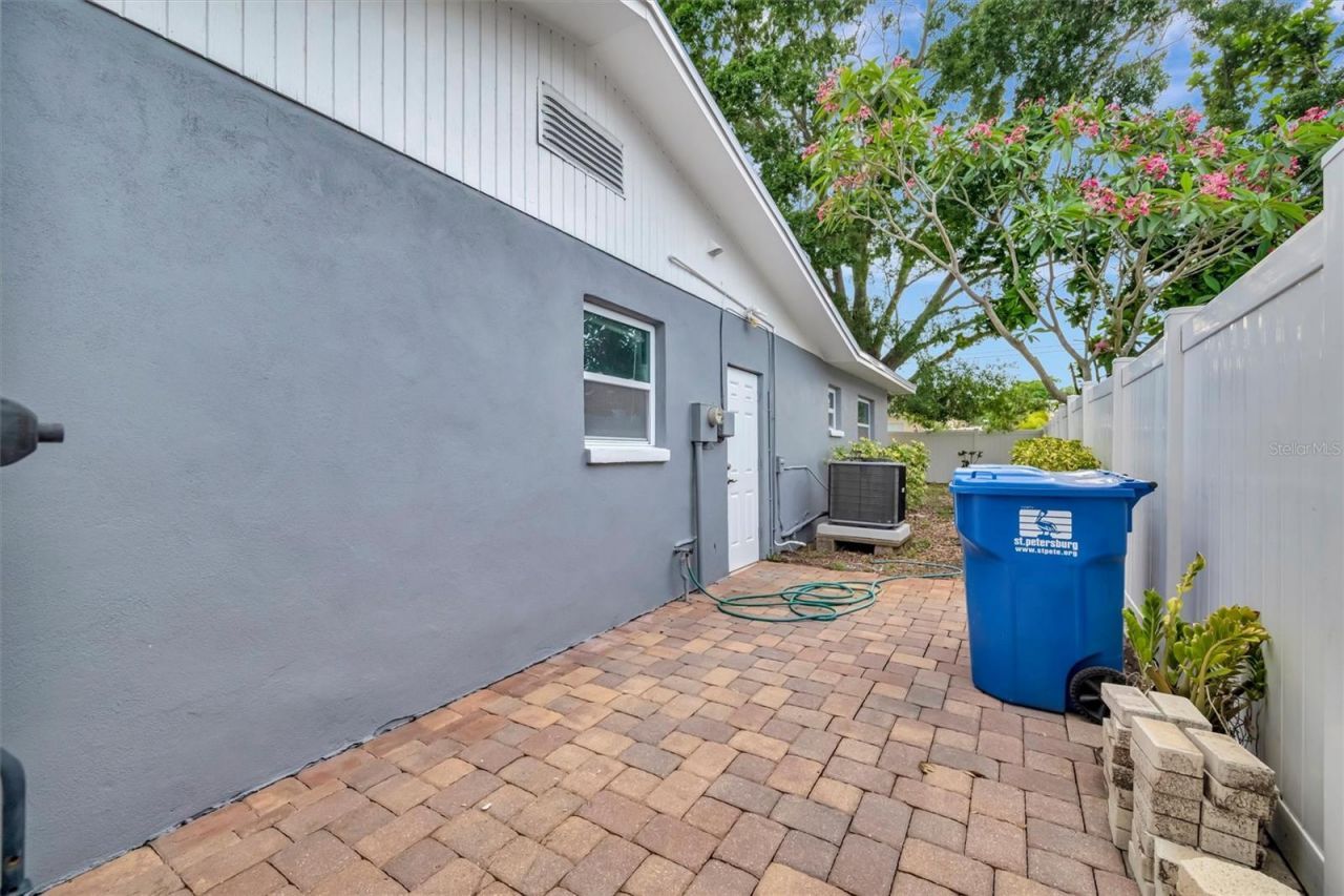 7454 Locust Street Ne, Saint Petersburg, FL 33702 Photo