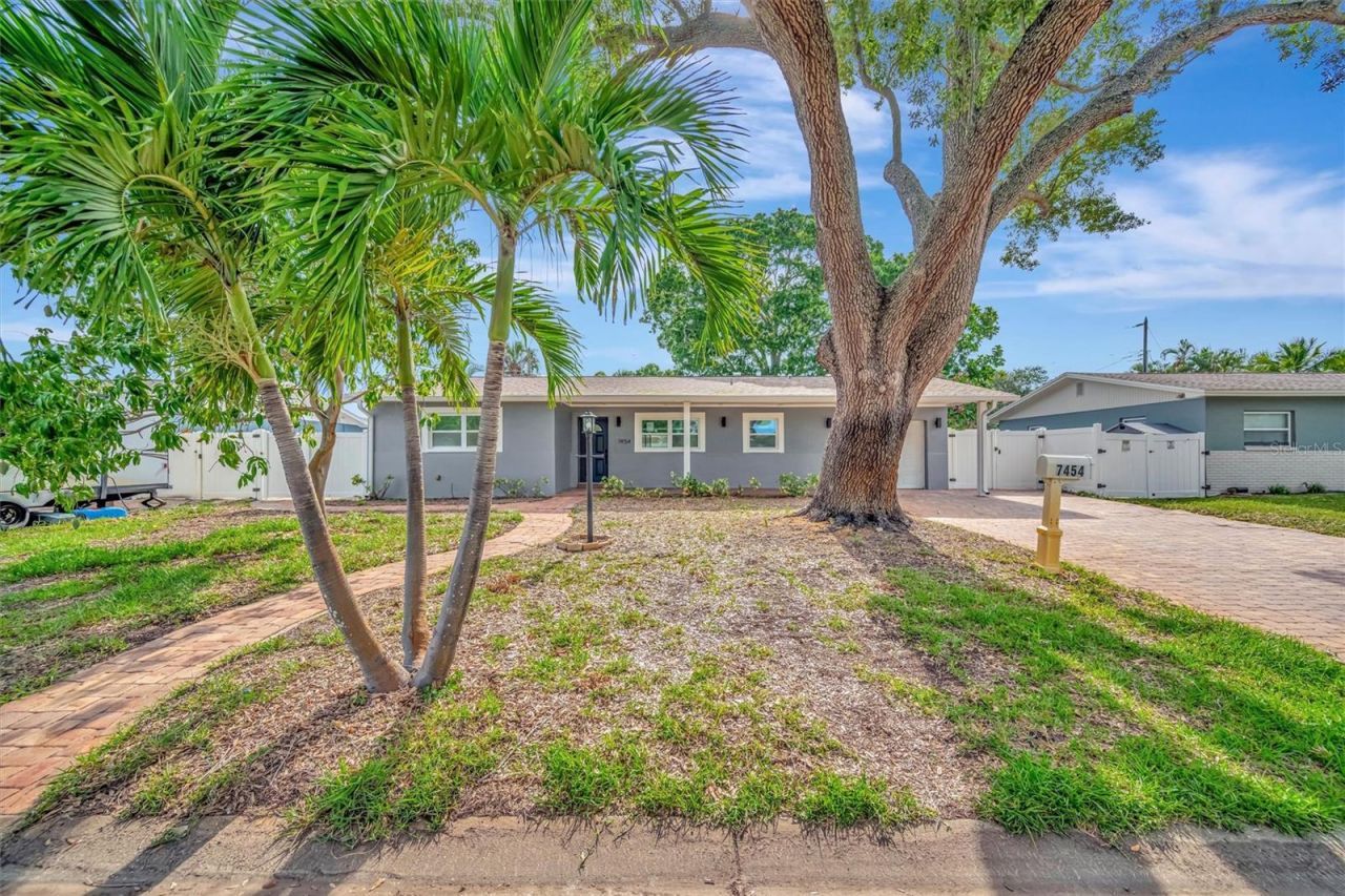 7454 Locust Street Ne, Saint Petersburg, FL 33702 Photo