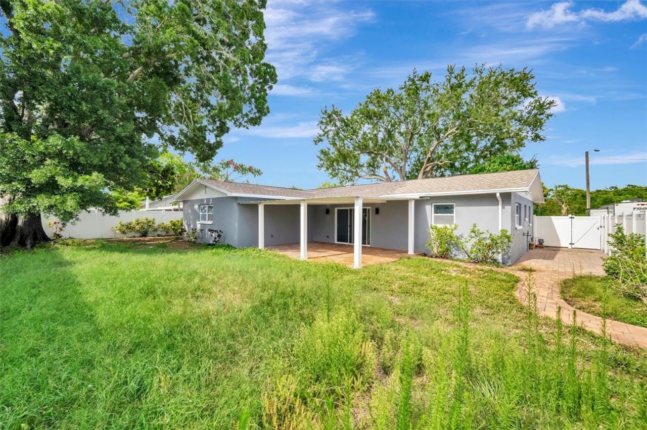 7454 Locust Street Ne, Saint Petersburg, FL 33702 Photo