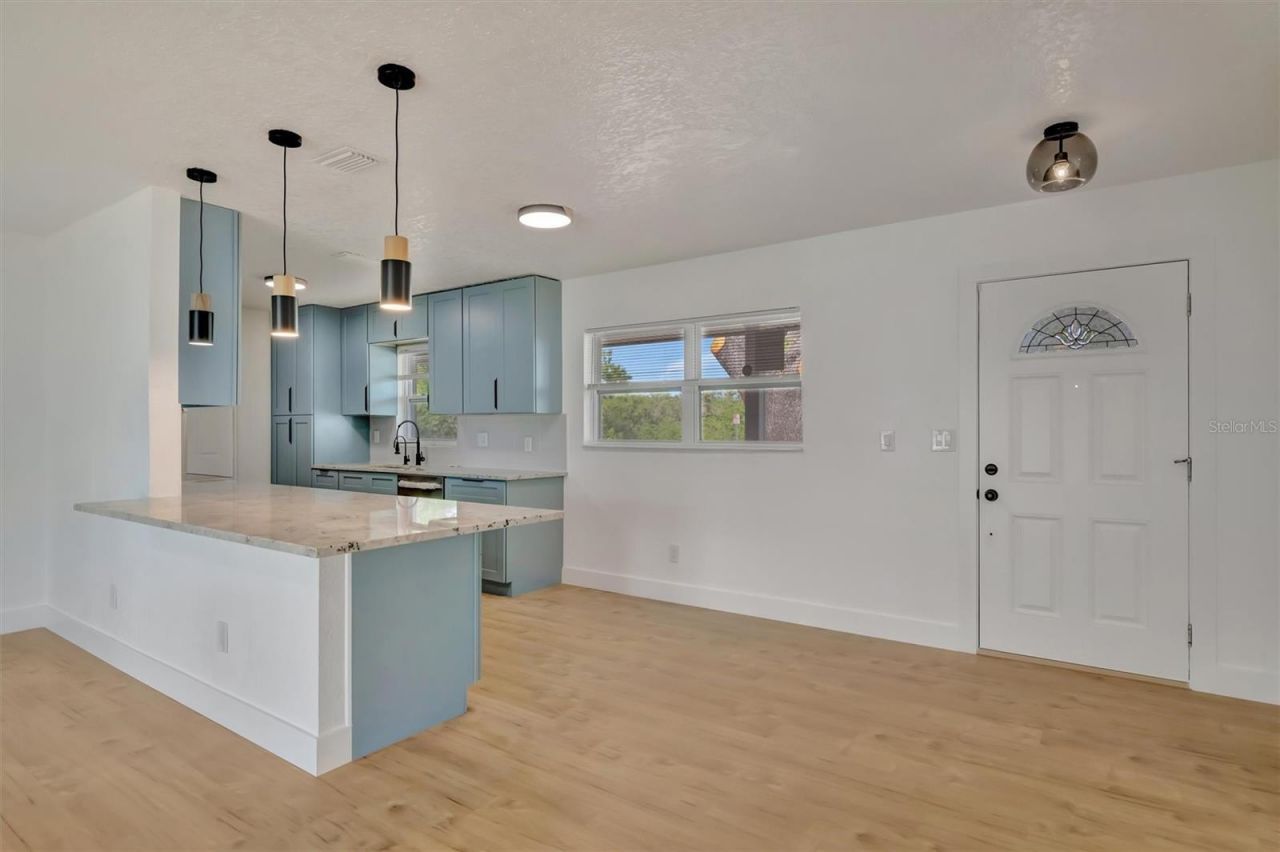 7454 Locust Street Ne, Saint Petersburg, FL 33702 Photo