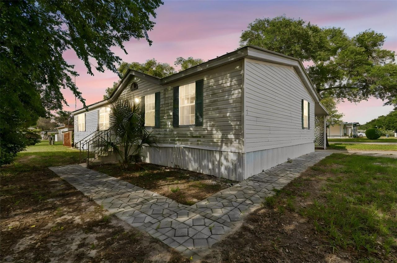 37913 Palmetto Palm Drive, Zephyrhills, FL 33542 Main Photo