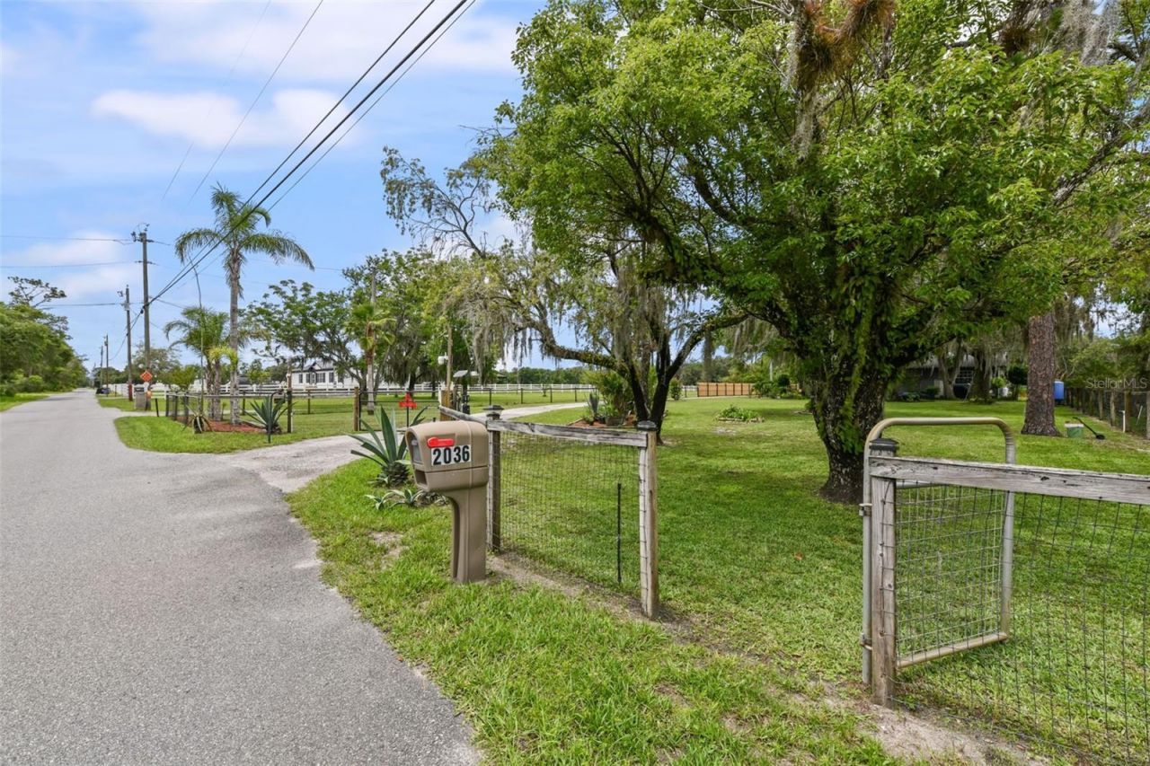 2036 Lake View Avenue , Chuluota, FL 32766 Photo