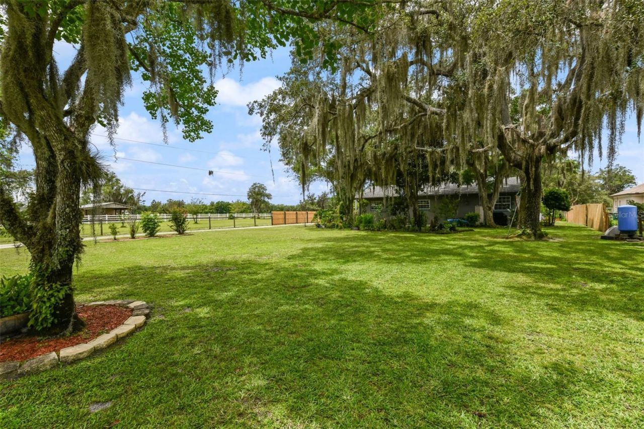 2036 Lake View Avenue , Chuluota, FL 32766 Photo