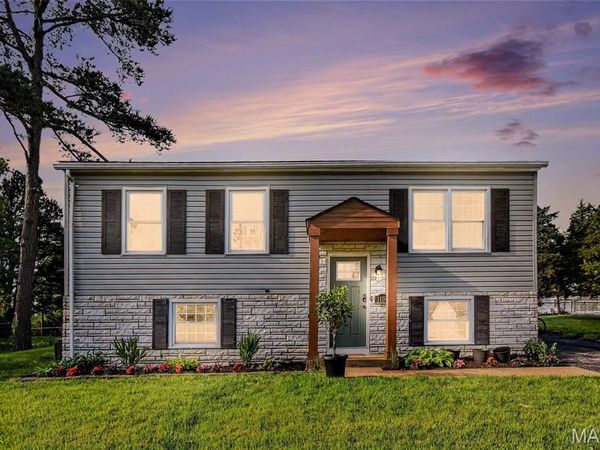 1104 Dauphine Lane, Manchester, MO 63011
