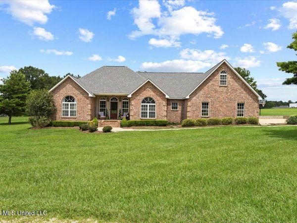 1011 Rolling Oaks Drive, McComb, MS 39648