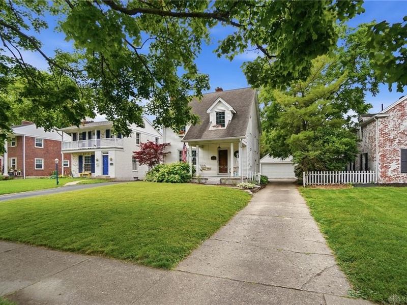 406 East Drive, Oakwood, OH 45419 Photo 3