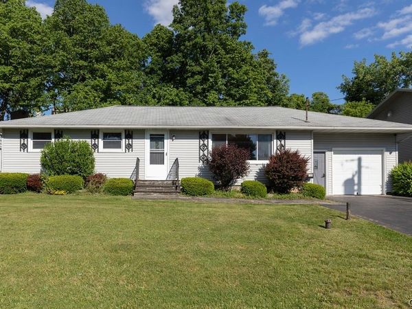 115 Plaxdale Road, Liverpool, NY 13088