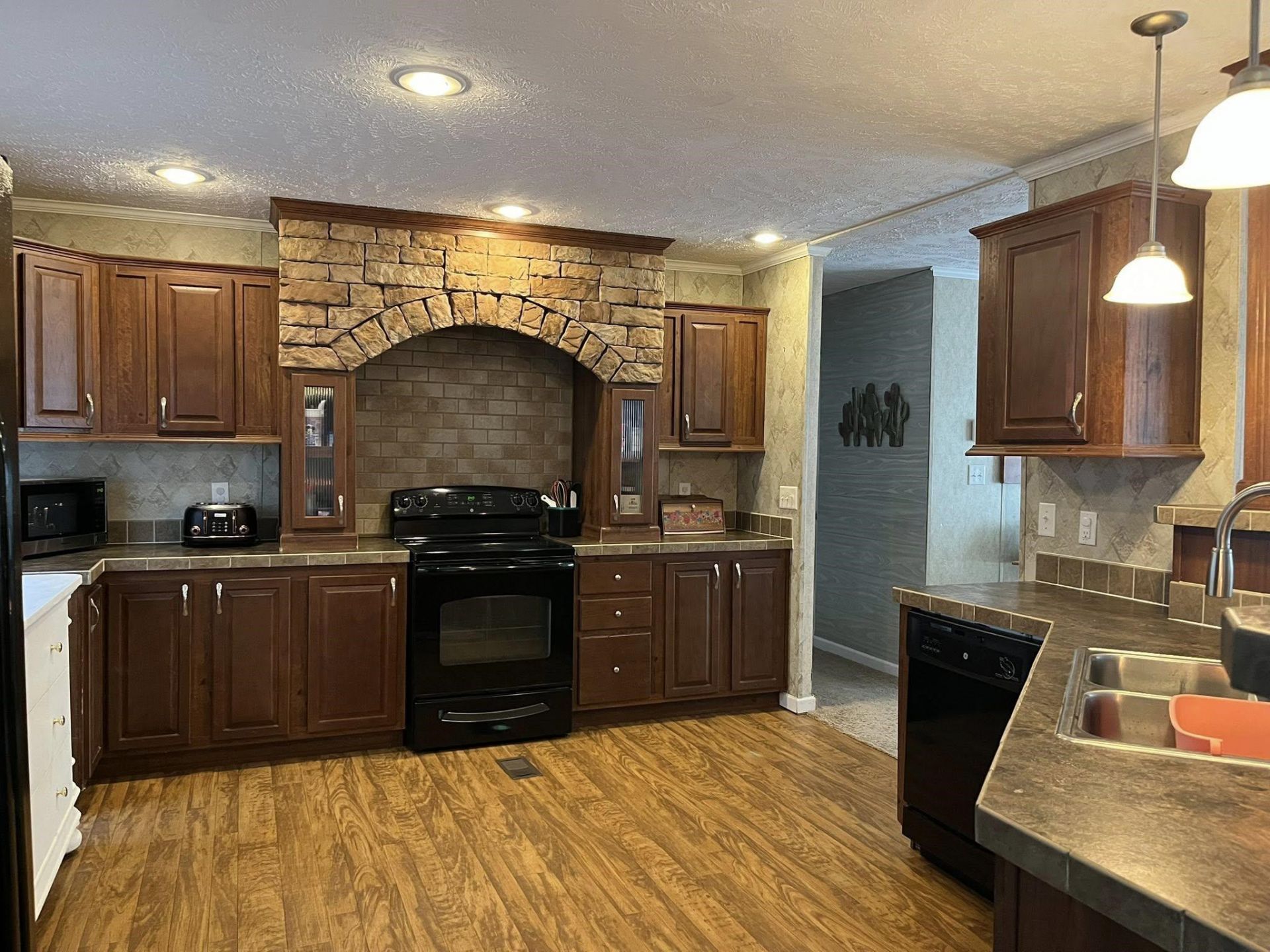 10407 County Line Rd. Photo 5