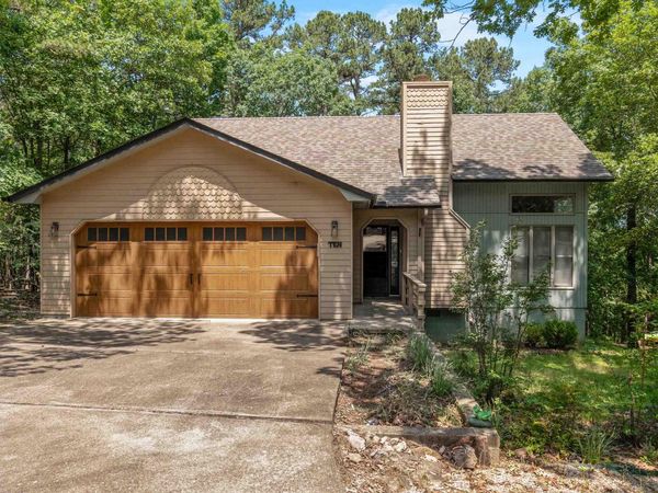 10 Balenciaga Way, Hot Springs Village, AR 71909
